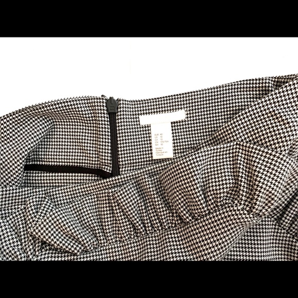 H&M Houndstooth Mini skirt with ruffles and pocket - Picture 2 of 3